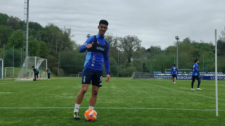 RadioRO (@_radioro_) on Twitter photo NOTICIA.
Novedades en el entrenamiento del Real Oviedo.
✅ Chaira cada vez mejor apura sus opciones para llegar al PlayOff.
⚽️ Fede Viñas se calzó las botas por primera vez.
Vía: <a href="/lavozdeasturias/">La Voz de Asturias</a> NOTICIA.
Novedades en el entrenamiento del Real Oviedo.
✅ Chaira cada vez mejor apura sus opciones para llegar al PlayOff.
⚽️ Fede Viñas se calzó las botas por primera vez.
Vía: <a href="/lavozdeasturias/">La Voz de Asturias</a>