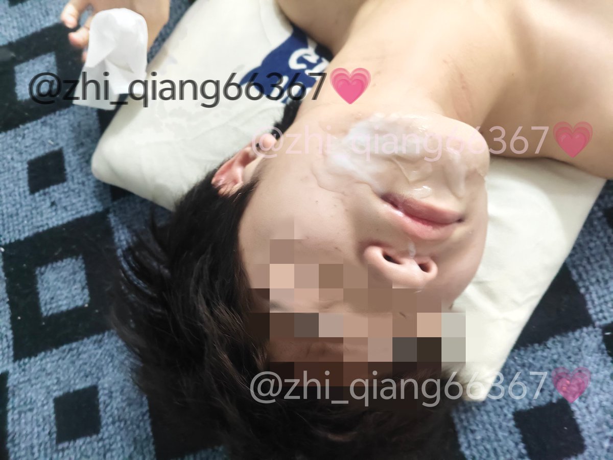 射了他一脸，他说好爽
#艹射  #射屏骚货  #骚货的日常