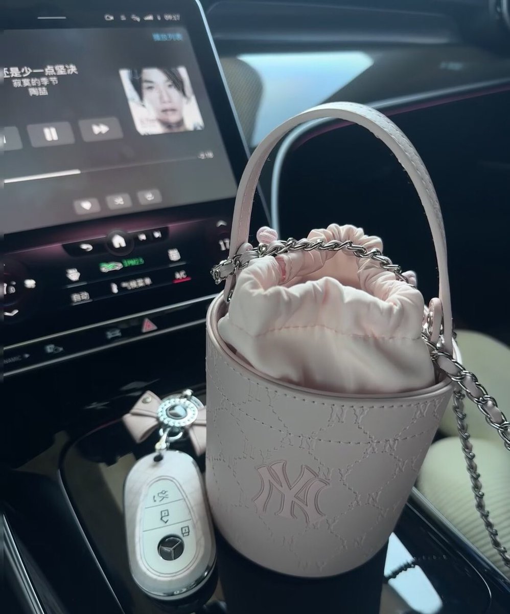 Li Lu🌸 tweet media