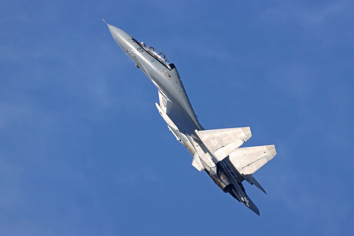 YinsAviation's tweet photo. Royal Malaysian Air Force
Tentera Udara Diraja Malaysia
Sukhoi Su-30MKM Flanker-H
Lima 2025
#Flanker #Sukhoi #RMAF #TUDM #WMKL #canon #エアフォト #AirShow #lima2025 #langkawi https://t.co/mbOTyo9nGk