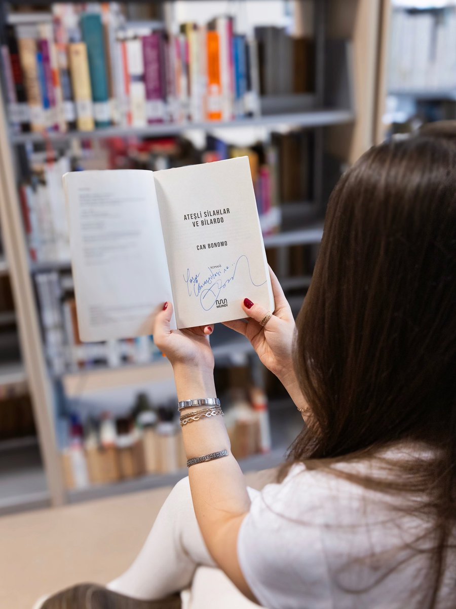 Yaşar Üniversitesi (@yasaruniv) on Twitter photo Yaşar Üniversitesi’ne güzel bir hatıra...💙
Bahar Şenliği kapsamında üniversitemize konuk olan <a href="/canbonomo/">Can Bonomo</a> , kütüphanemizde yer alan kitabını imzalayarak bizlere anlamlı bir hatıra bıraktı. ✍🏼
#yaşarüniversitesi #universiteizmirdeokunur Yaşar Üniversitesi’ne güzel bir hatıra...💙
Bahar Şenliği kapsamında üniversitemize konuk olan <a href="/canbonomo/">Can Bonomo</a> , kütüphanemizde yer alan kitabını imzalayarak bizlere anlamlı bir hatıra bıraktı. ✍🏼
#yaşarüniversitesi #universiteizmirdeokunur