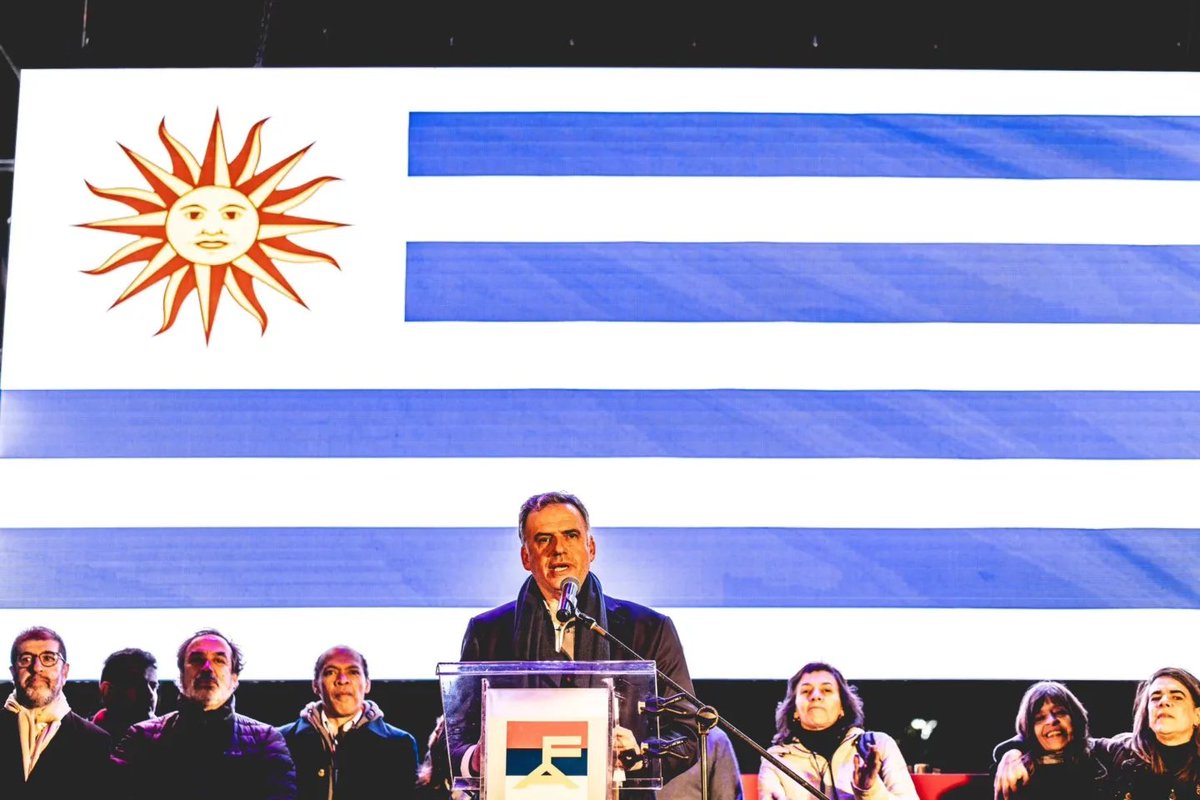 Con muchas críticas y alertas, pero con muchas cosas para recalcar :

Volvieron los medicamentos a las policlínicas y hospitales. La vacuna anti meningocócica es gratuita y obligatoria. Hasta ahora su costo era de 6000

Se arreglaron las deudas y el tren no paró. 

Plan de