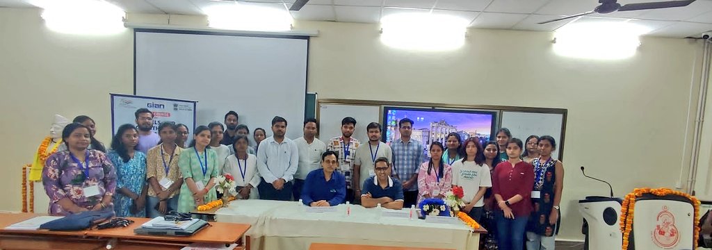 Director_ISc's tweet image. ONE WEEK GIAN COURSE ON &apos;&apos;Models and algorithms for omics data analysis&apos; was inaugurated today by @DeanScienceBHU organized by the School of Biotechnology, ISc from 2nd June -6th june, 2025.
Prof Rajeev Kr Azad, University of North Texas, USA is delivering lectures and tutorials.