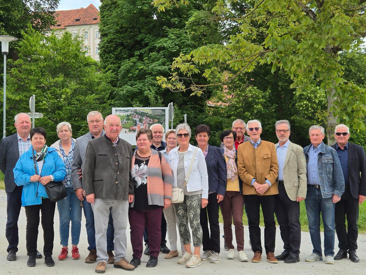 Ehren-Dienstgrade des LFV zu Besuch in der Lipizzanerheimat dlvr.it/TL6hL0