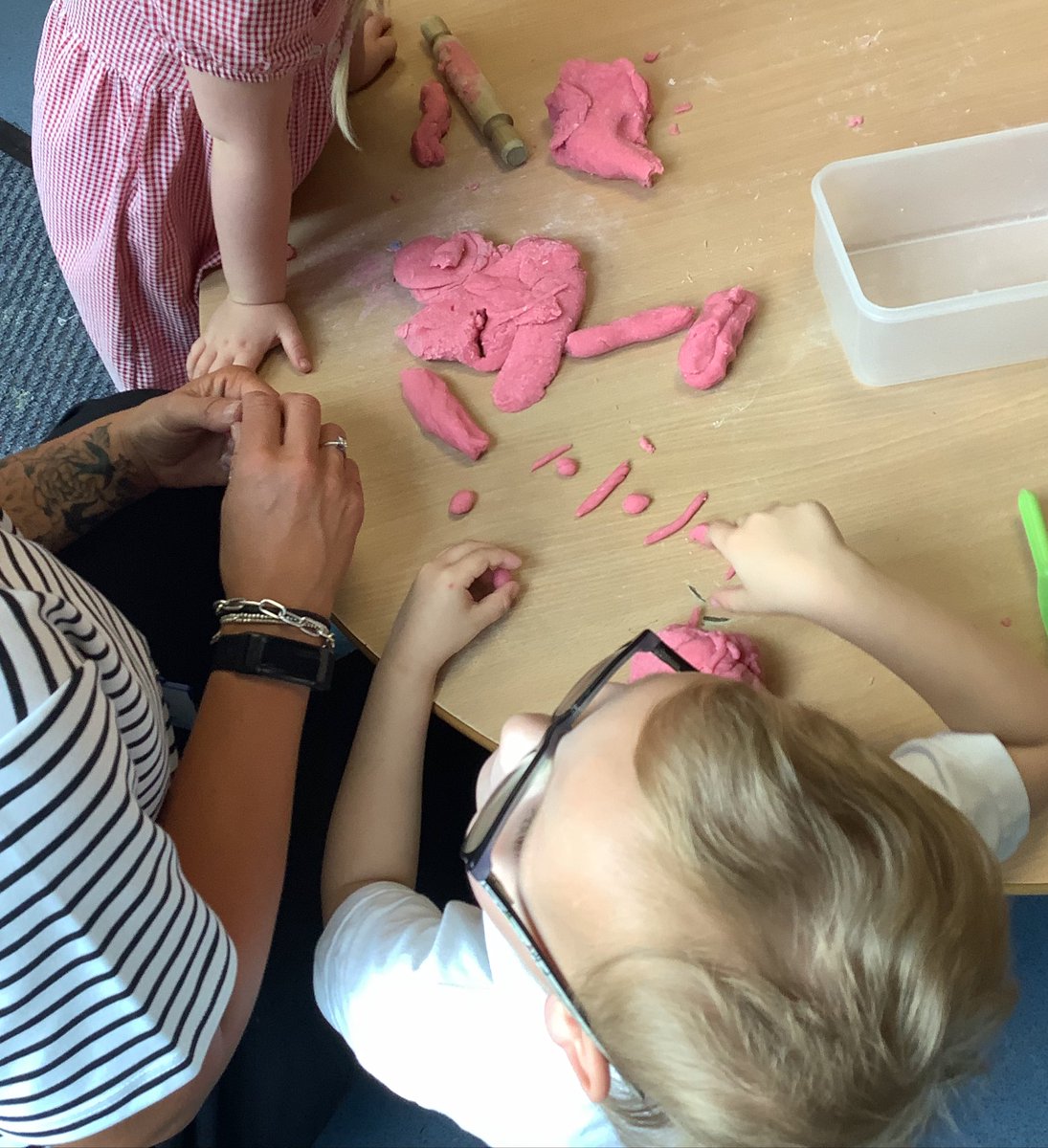 NurseryOPS's tweet image. After learning about repeating patterns during mathematics, some of the children went into the environment and made their own patterns using a variety of resources. 

#eyfsmaths #extendedlearning #exploretheenvironment