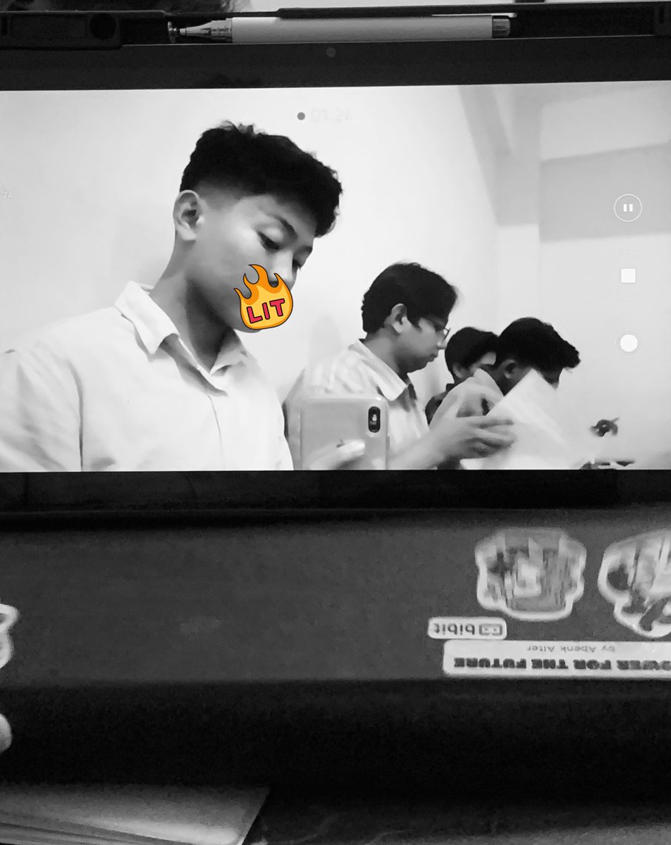 voltrbb's tweet image. hari senin waktunya duduk di belakang🙇🏻