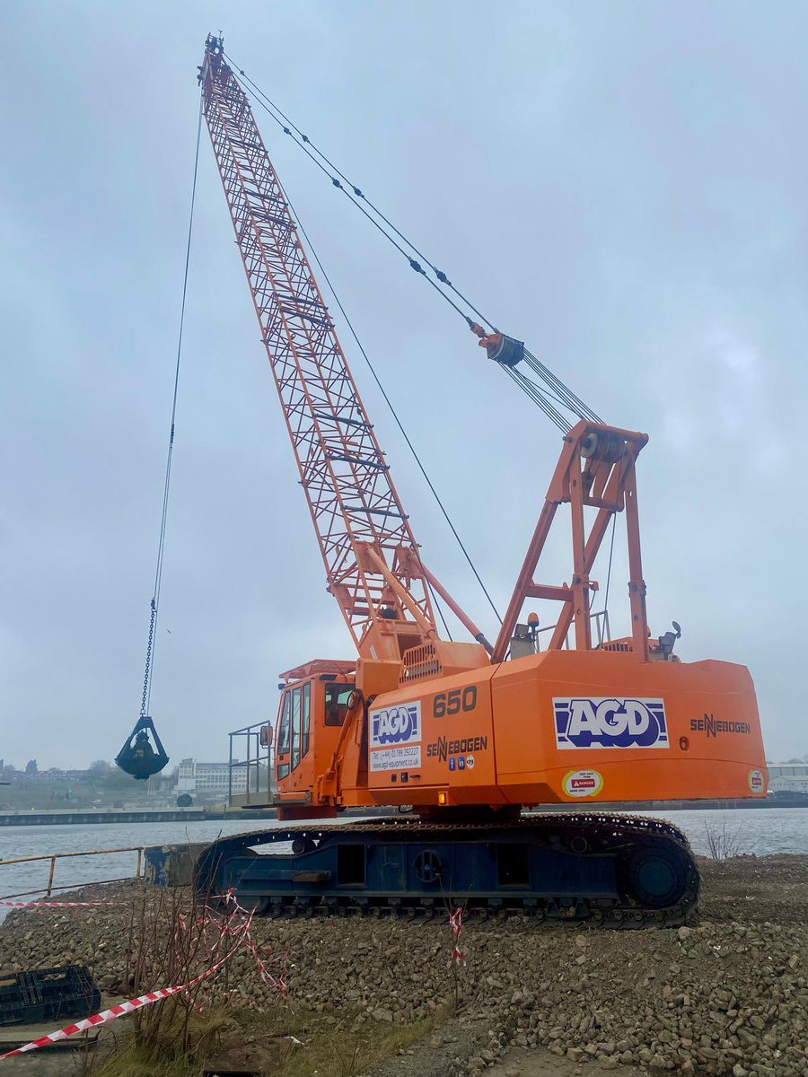 AGDEquipment's tweet image. Rarely seen these days but we still have the equipment and specialist skill to supply #CrawlerCranes with #Clamshell grabs.

Here we are doing a spot of dredging on the river Tyne with one of our @SENNEBOGEN_mk 650HDs

Supplied with operator &amp;amp; banksman.

lnkd.in/eVDmCs7k