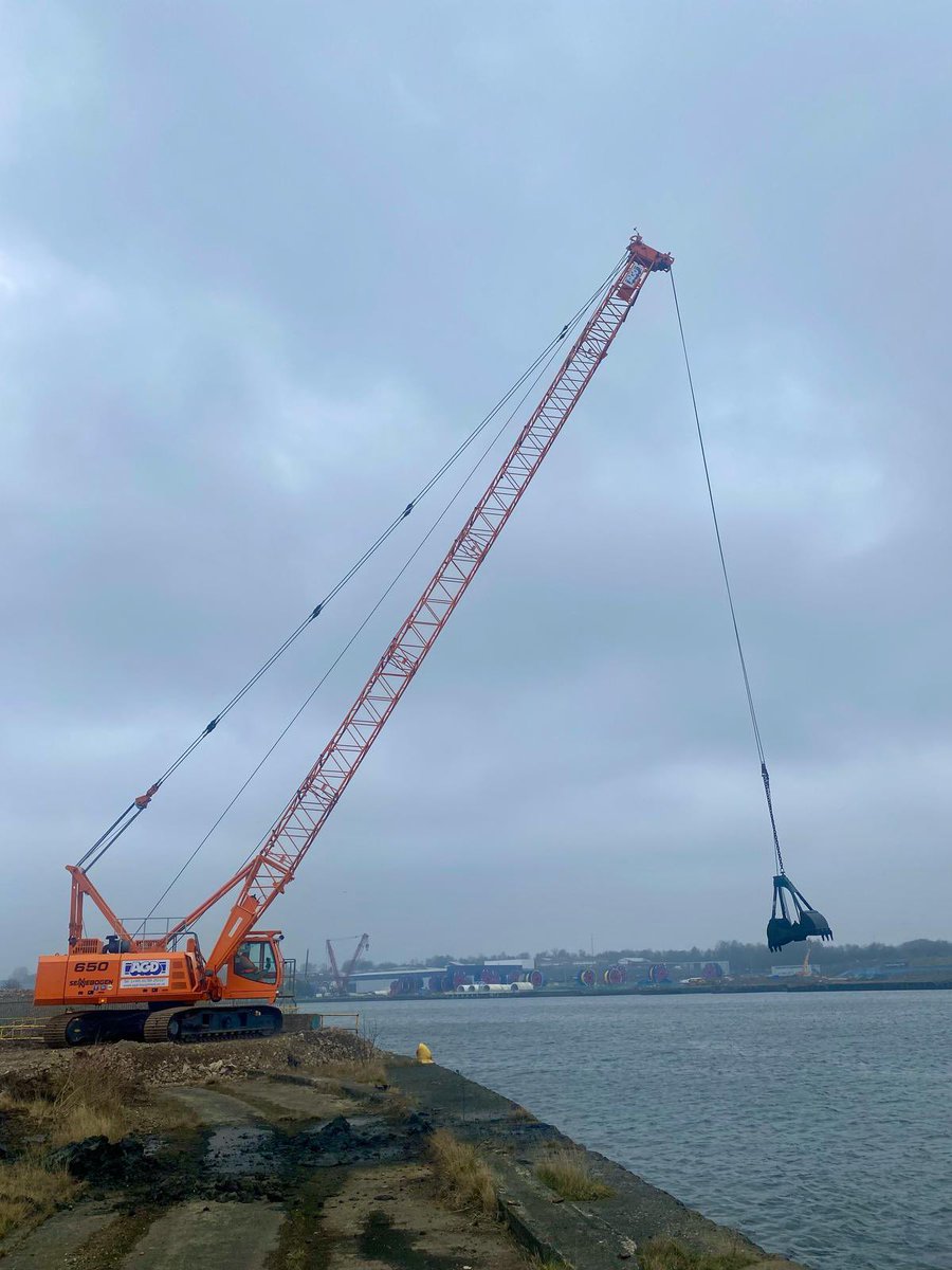 AGDEquipment's tweet image. Rarely seen these days but we still have the equipment and specialist skill to supply #CrawlerCranes with #Clamshell grabs.

Here we are doing a spot of dredging on the river Tyne with one of our @SENNEBOGEN_mk 650HDs

Supplied with operator &amp;amp; banksman.

lnkd.in/eVDmCs7k
