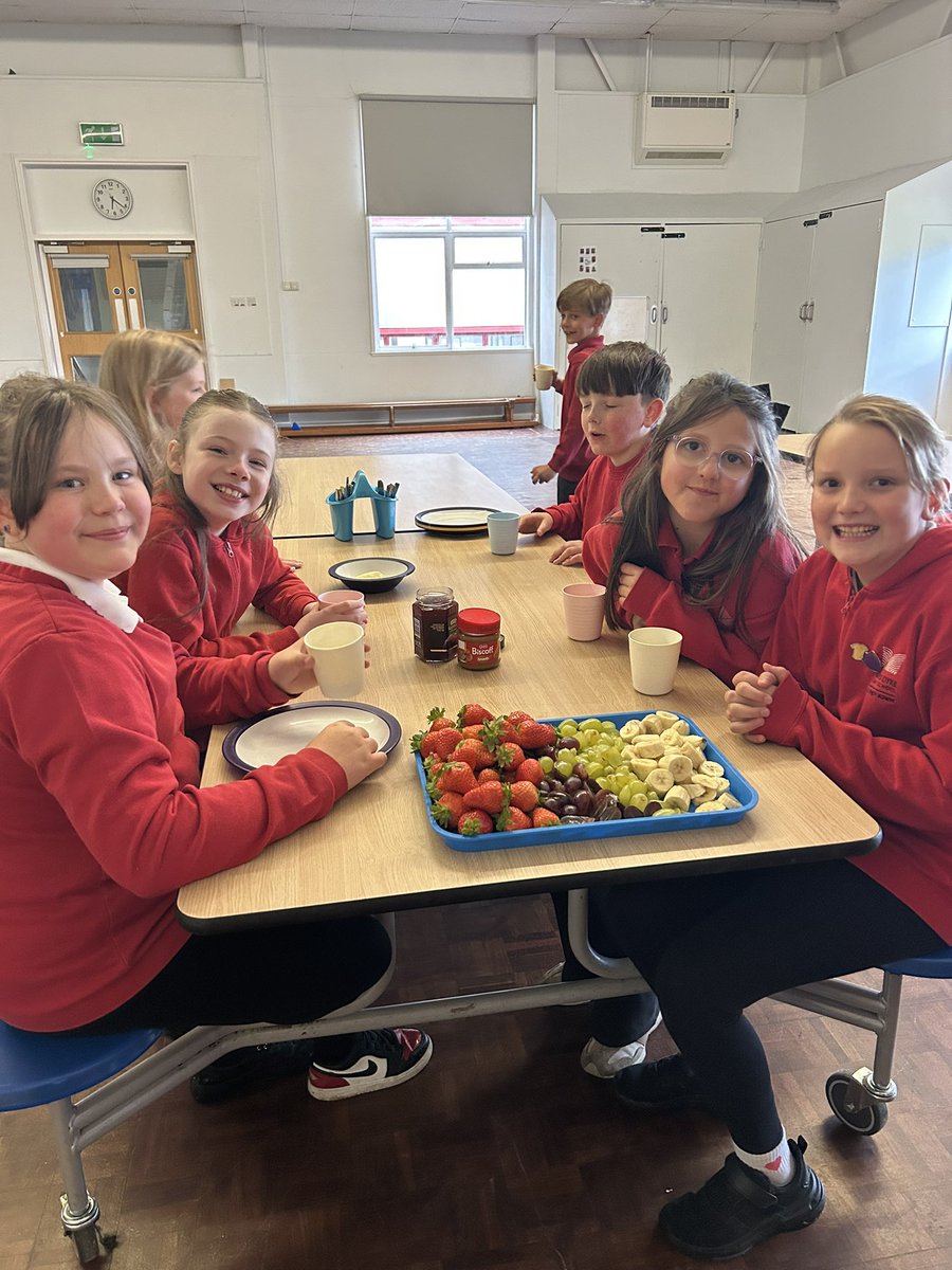 GD_Primary's tweet image. Breakfast break while filming @GMB @Tesco #strongerstarts @OPALOutdoorplay @YouthSportTrust @PlayEngland @CfYoungLives @ActiveLeeds
#ActiveUniformAlliance #madetomove