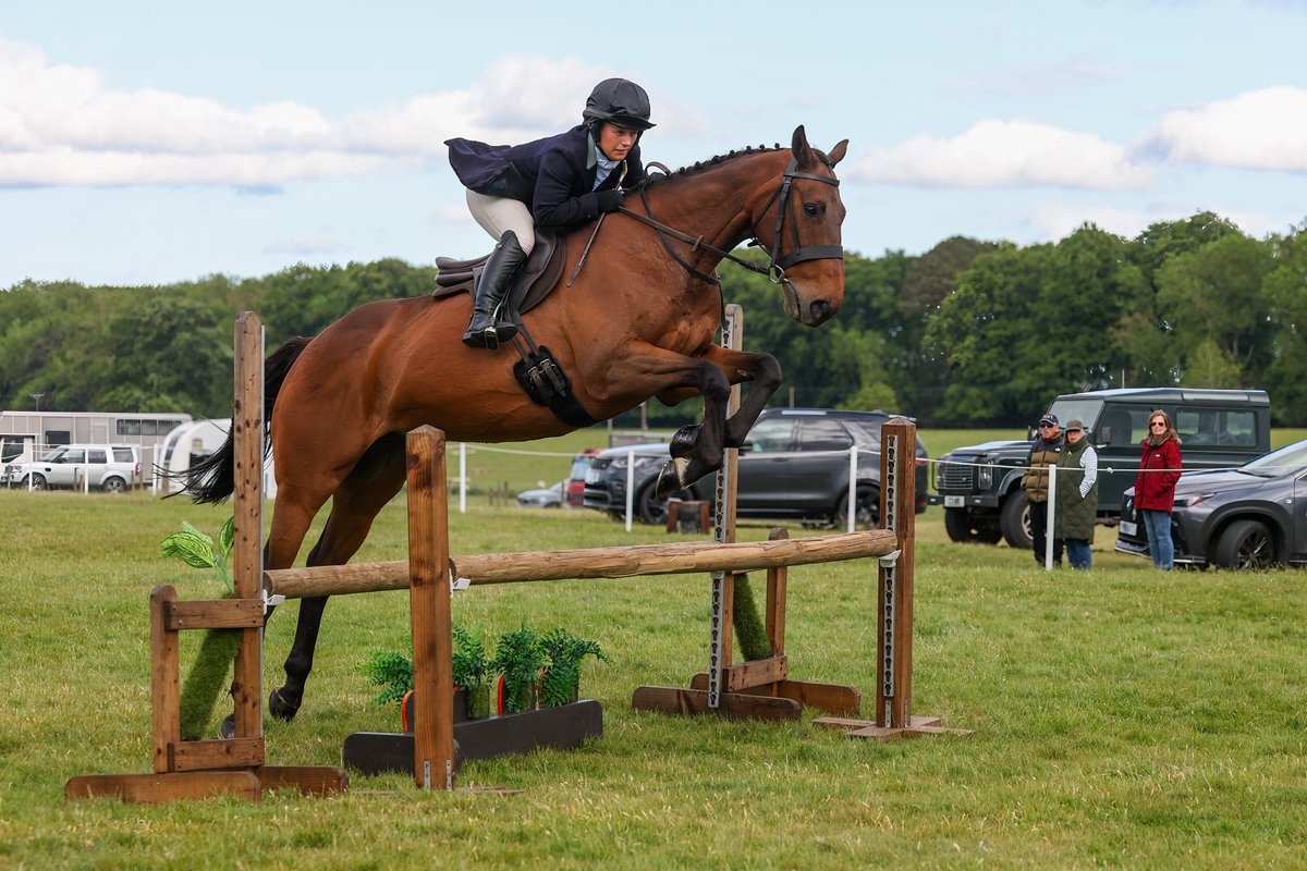 Gsxr1000UKKO's tweet photo. Belsay International Inter-Hunt Relay #horse #relay #countryside #rual #belsay https://t.co/ePZjg0I5KK