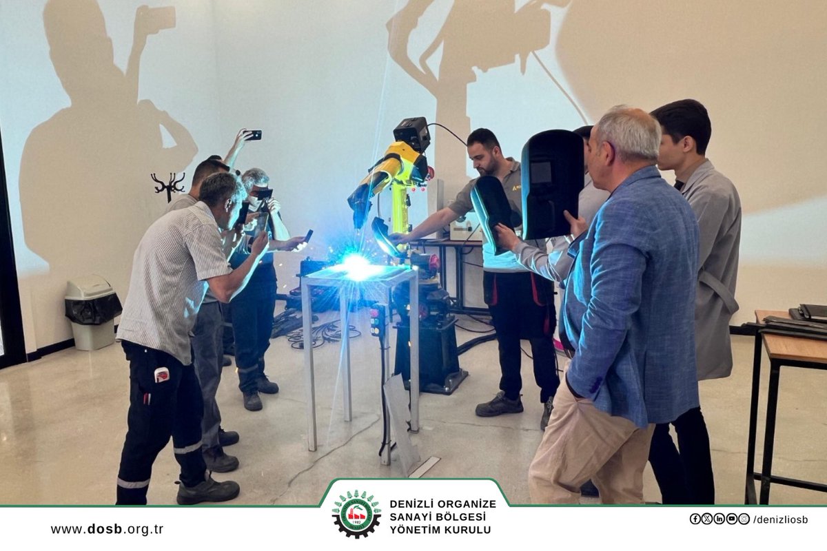 DenizliOsb's tweet image. Denizli OSB DOSTEM’de ileri seviye kaynak atölyesi kuruldu. Kaynak robotu, simülasyon ve modern ekipmanlarla eğitimler başladı. Tüm vatandaşlar meslek edinmek ve gelişmek için merkeze davetli! #MeslekiEğitim #DenizliOSB #DOSTEM