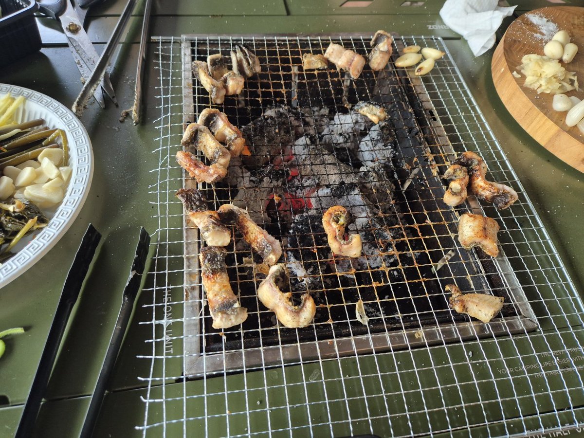 육아캠핑벙 마치고
돌아왔습니다^^
1차:제부도바다에서놀기,바지락칼국수먹고 스릴만점 제부도바이킹탑승
2차:텐트설치 후 장어에한잔
3차:불멍+고추짬뽕에한잔
4차:아이들재우고 옆텐트에서 어른놀이까지..(소리때문에 음소거모드로)

첫 캠핑벙이였는데 너무즐거운
1박이엿네요~^^