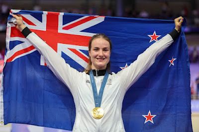 🇳🇿 Ellesse Andrews, Miembro de la Orden del Mérito de Nueva Zelanda 
◻️ Ellesse Andrews, Member of the NZ Order of Merit
◼️ Ellesse Andrews, Membre de l'Ordre du mérite de Nouvelle-Zélande 
trackpiste.com/2025/06/elless…