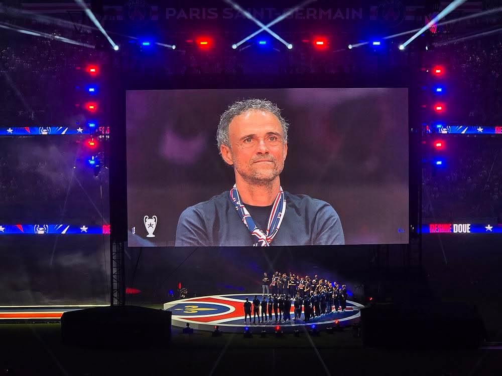 Fraternité Police (@fraternitepolic) on Twitter photo Fraternité Police a permis, hiers soir, à un de ses policiers bénévoles de se rendre au #ParcDesPrinces pour la cérémonie de présentation du trophée aux #Supporters <a href="/PSG_inside/">Paris Saint-Germain</a> <a href="/prefpolice/">Préfecture de Police</a> <a href="/PoliceNationale/">Police nationale</a> Fraternité Police a permis, hiers soir, à un de ses policiers bénévoles de se rendre au #ParcDesPrinces pour la cérémonie de présentation du trophée aux #Supporters <a href="/PSG_inside/">Paris Saint-Germain</a> <a href="/prefpolice/">Préfecture de Police</a> <a href="/PoliceNationale/">Police nationale</a>