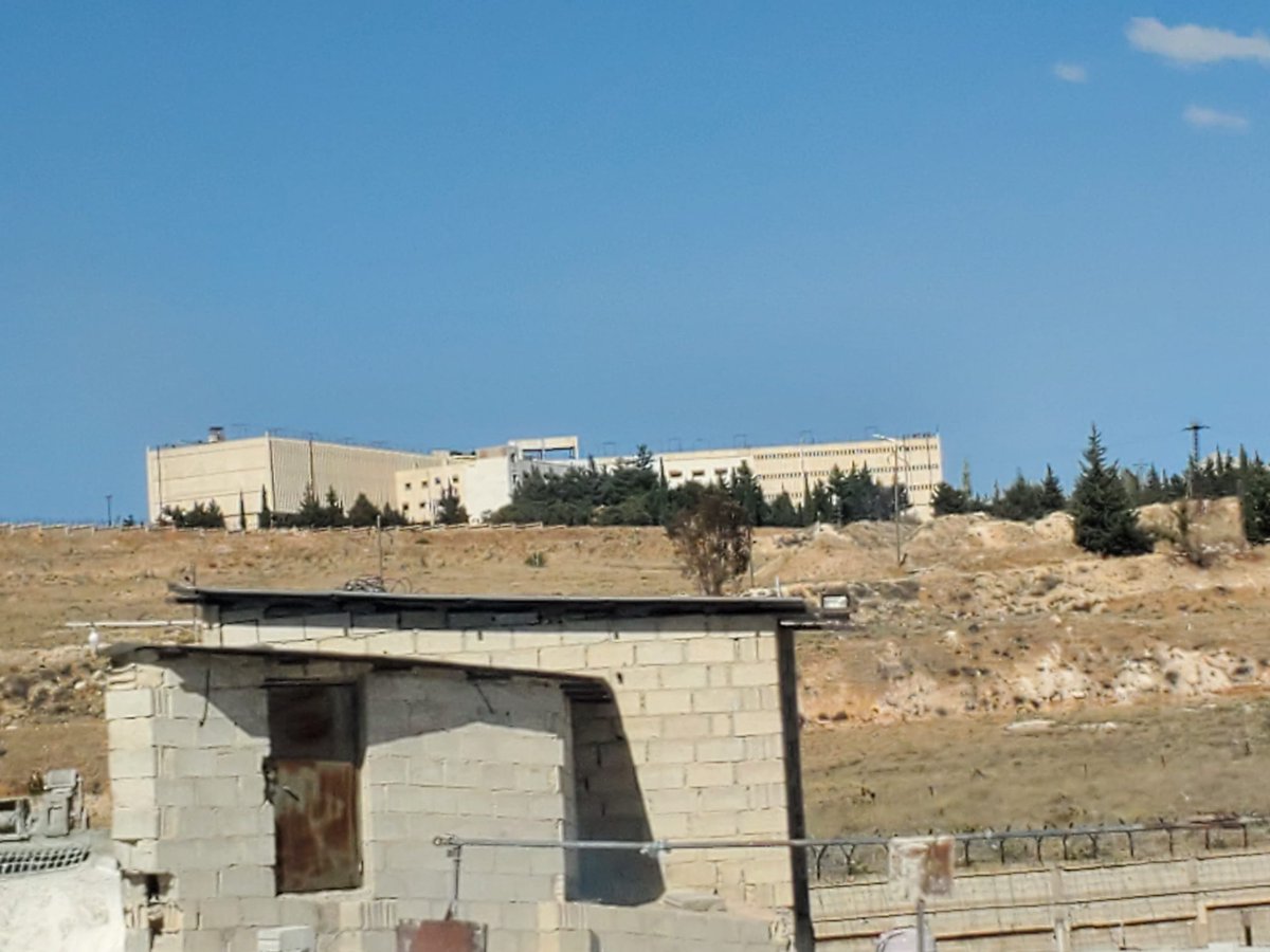GERonSyria's tweet image. نجا عمر وعمار من أهوال سجن صيدنايا المروعة. واليوم في دمشق، شاركا ذكرياتهما عن الماضي المظلم، وآمالهما في مستقبل أفضل. أكّد كلاهما أن العدالة الانتقالية هي أساس التعافي.