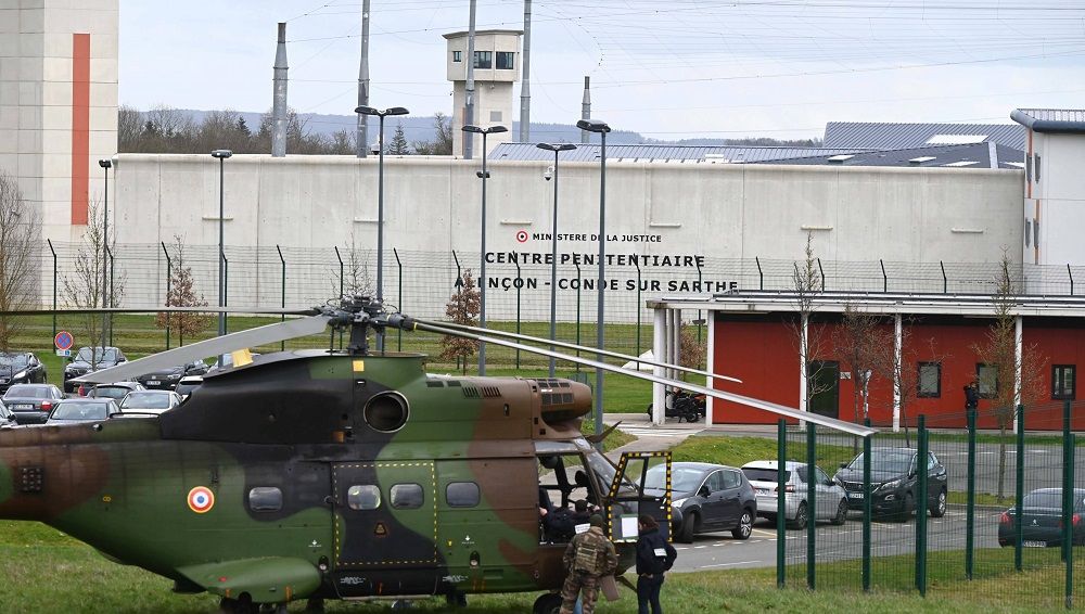 galea_asso (@galea_asso) on Twitter photo Ce matin s'ouvre devant la Cour d'#assises spécialement composée de #Paris, le #procès de l'#attentat du Centre #Pénitentiaire d'Alençon-Condé-sur-Sarthe. Nous y serons présents pour représenter, et porter la voix des primo-intervenants, notamment celle des #ERIS de <a href="/justice_gouv/">Ministère de la Justice</a> Ce matin s'ouvre devant la Cour d'#assises spécialement composée de #Paris, le #procès de l'#attentat du Centre #Pénitentiaire d'Alençon-Condé-sur-Sarthe. Nous y serons présents pour représenter, et porter la voix des primo-intervenants, notamment celle des #ERIS de <a href="/justice_gouv/">Ministère de la Justice</a>