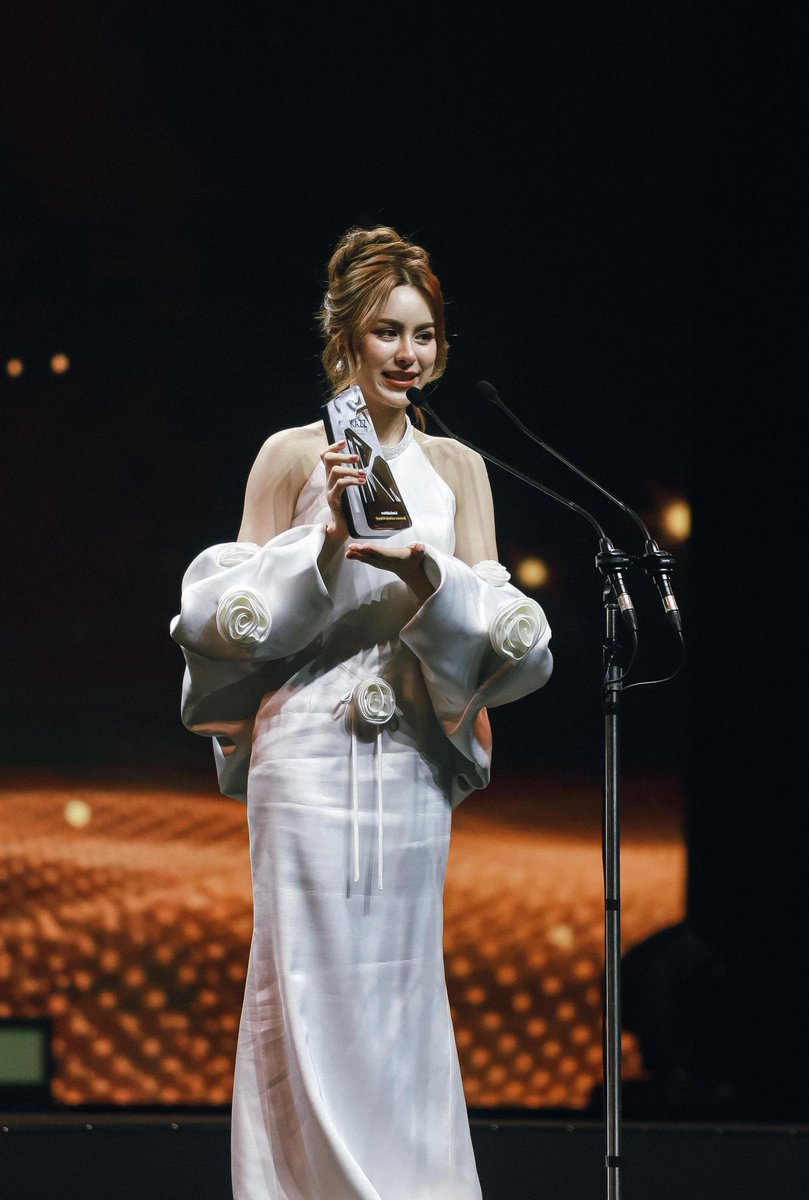 ปังไม่หยุด! “กลัฟ – ไมกี้ – พีค” ควงคู่ “หลิงออม –พีพี – มิ้นท์” กวาด 7 รางวัล KAZZ AWARDS 2025

#KAZZAWARDS2025  
#กลัฟคณาวุฒิ #GulfKanawut
#ไมกี้ปณิธาน #พีพีปุญญ์ปรีดี #มิ้นท์รัญชน์รวี
#LingOrm  #หลิงออม

กลับมาอีกครั้งกับงานประกาศรางวัลสุดยิ่งใหญ่ฉลองครบรอบ 19 ปี KAZZ MAGAZINE