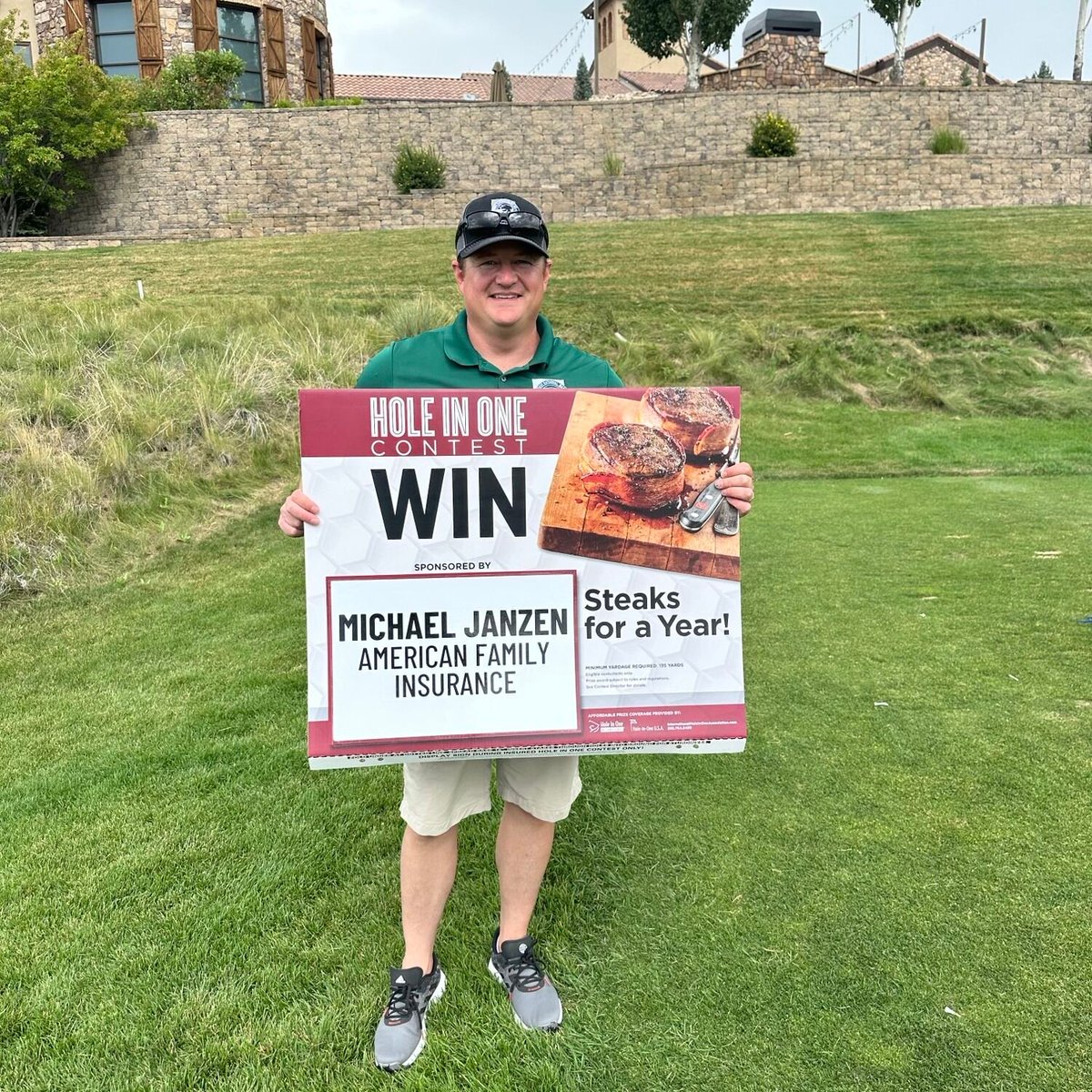 HoleInOneIntl's tweet image. #OmahaSteaks Monday! Congratulations to Quentin L. who recently won a year of free steaks courtesy of Michael Janzen with American Family Insurance in Colorado Springs, Colorado.  Quentin aced the 170-yard 16th Hole at Flying Horse GC with a 7-iron!