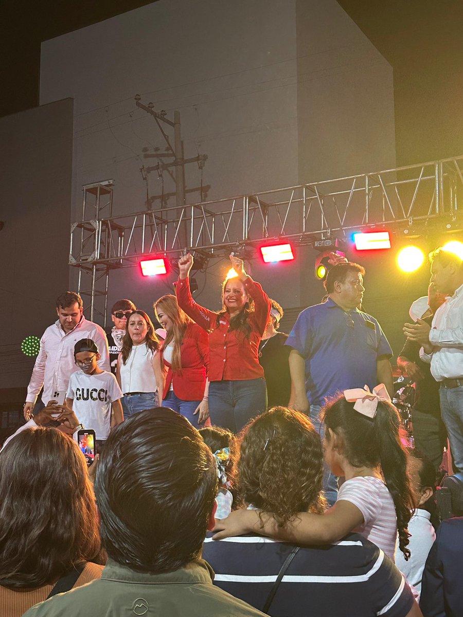 Arturo Yáñez (@yanez_arturo) on Twitter photo Quiero felicitar a mi gran y querida amiga <a href="/SCTorrecillas/">Susy Carolina</a>, quien será nuestra próxima presidenta municipal de #Lerdo.
Con #UnidadYGrandeza, ¡GANAMOS! Te deseo todo el éxito en esta nueva etapa. 👊🏻🦂🔴 Quiero felicitar a mi gran y querida amiga <a href="/SCTorrecillas/">Susy Carolina</a>, quien será nuestra próxima presidenta municipal de #Lerdo.
Con #UnidadYGrandeza, ¡GANAMOS! Te deseo todo el éxito en esta nueva etapa. 👊🏻🦂🔴
