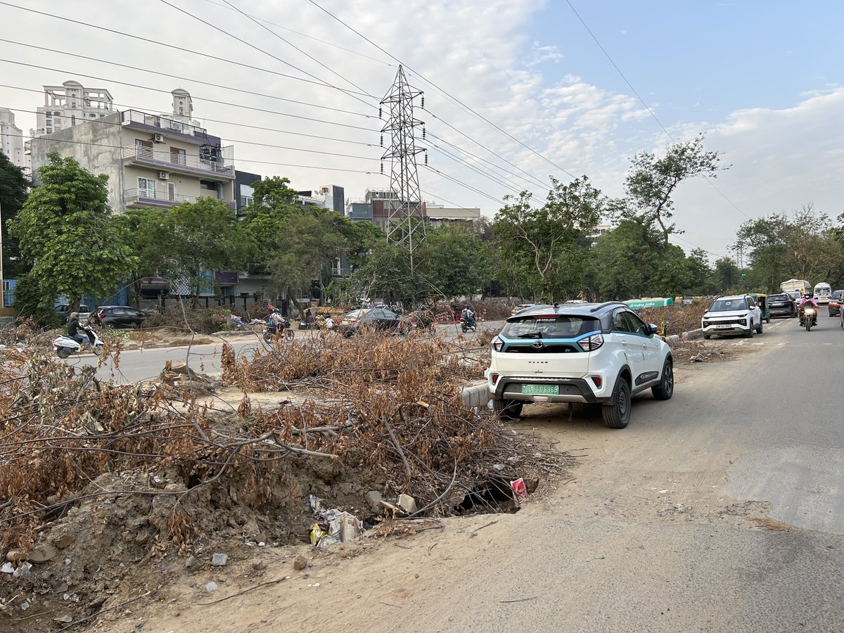 While I saw the good work of DTP yesterday in Sabzi Mandi, Pl pay attention to the indiscriminate felling of trees on road from HUDA metro to Gold Course - Vyapar kendra. Complete destruction of greenery 
<a href="/dtcphry/">Director Town & Country Planning</a> <a href="/AmitKhatriIAS/">Amit Khatri</a>