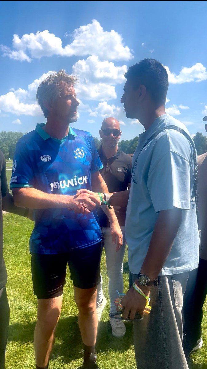 Netherlands Number 1 with India’s Number 5 #EvdS #GSS (and still the only Indian to play in <a href="/UEFA/">UEFA</a> <a href="/EuropaLeague/">UEFA Europa League</a>