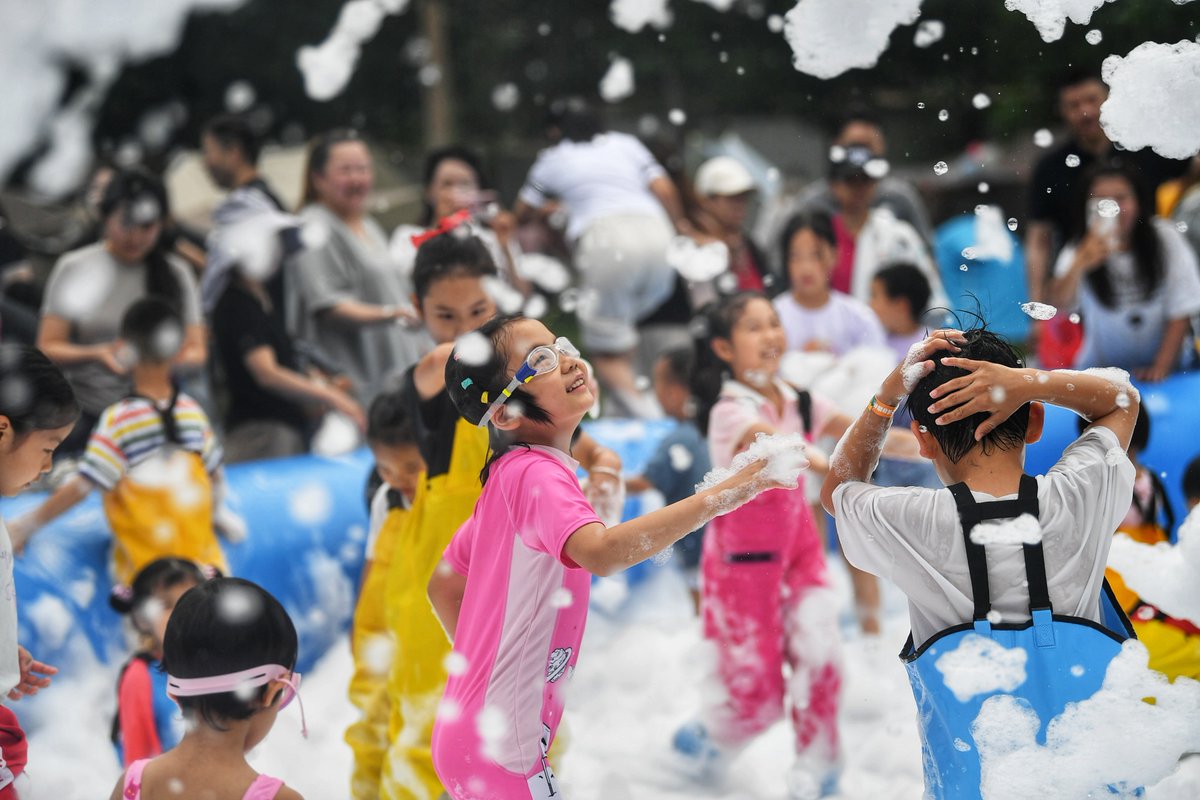 DailyBeijing's tweet image. People are enjoying the last day of the Dragon Boat Festival holiday at a #campsite in Pinggu District, #Beijing. #funinbeijing