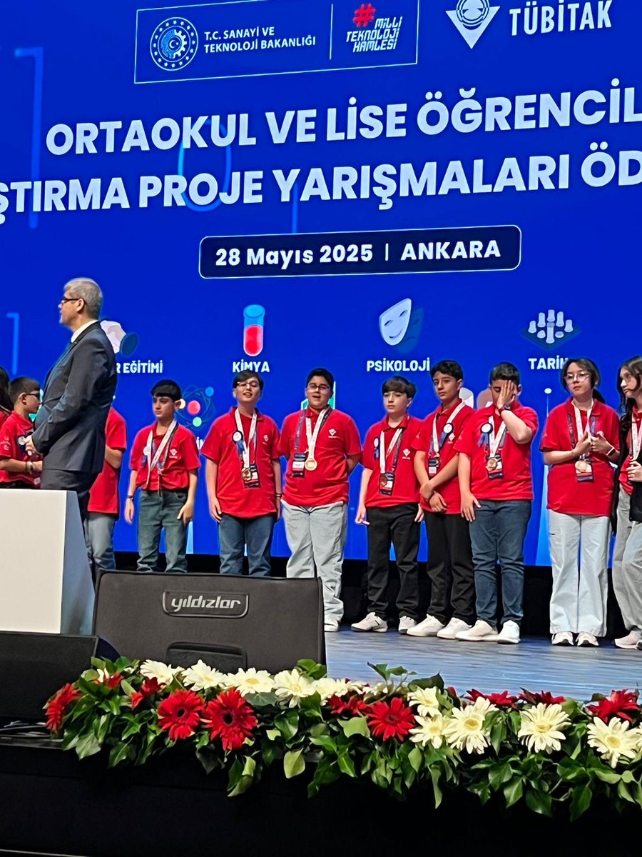 Bitlis Ahmet Eren BİLSEM Araştırma Projeleri yarışmasında;Değerler Eğitimi alanında Türkiye ikincliği,Matematik alanında teşvik ödülü Türkiye dördüncülüğü,Edebiyat alannda teşvik ödülü Türkiye dördüncülüğü,Coğrafya alanında teşvik ödülü Türkiye dördüncülüğü ödüllerni almıştr.👏🧿