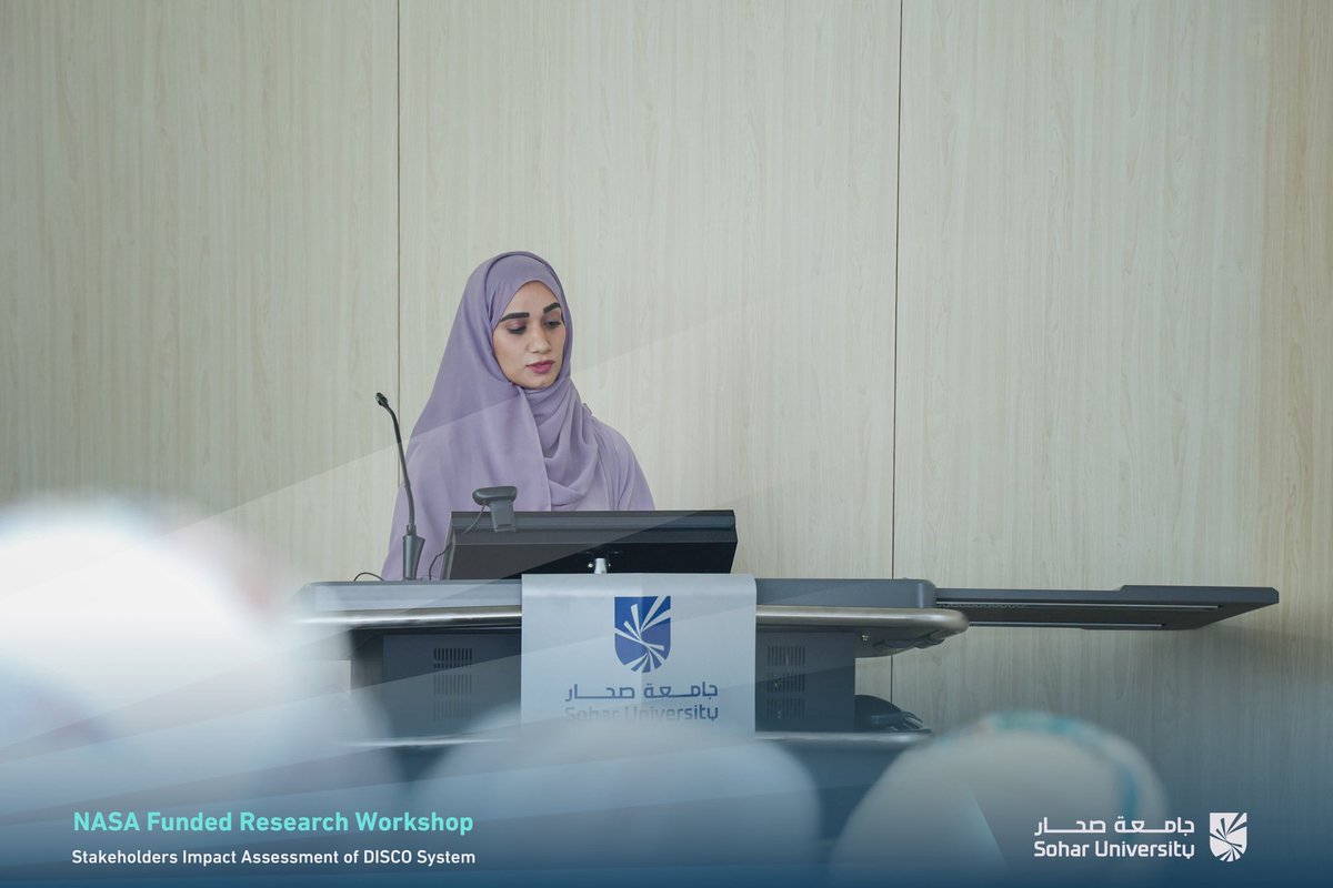 Soharuniv's tweet photo. فيما سلّطت الأستاذة سعاد البِماني من مركز العلوم البحرية والسمكية الضوء على أبرز التحديات التي تواجه النظم البيئية البحرية في السلطنة. https://t.co/HavouvWJoC
