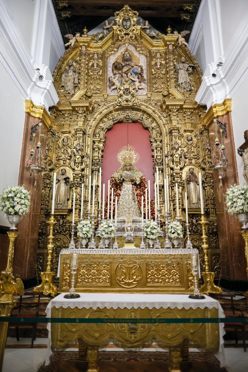 Nuestra Señora de la #Esperanza, dispuesta para la Solemne Eucaristía por el XLI Aniversario de su Coronación Canónica con rango Pontificio

La Esperanza amanece vestida en el aniversario de su Coronacion Canónica Pontificia con la saya que portara hace 41 años para tal
