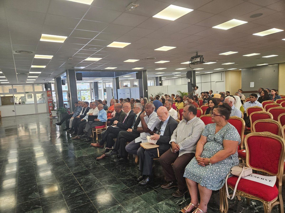 J'ai participé à la table ronde du Dialogue Interreligieux qui est un élément important du "vivre en Paix" qui prévaut dans notre île et qui contribue à la cohésion de notre société plurielle 🇷🇪