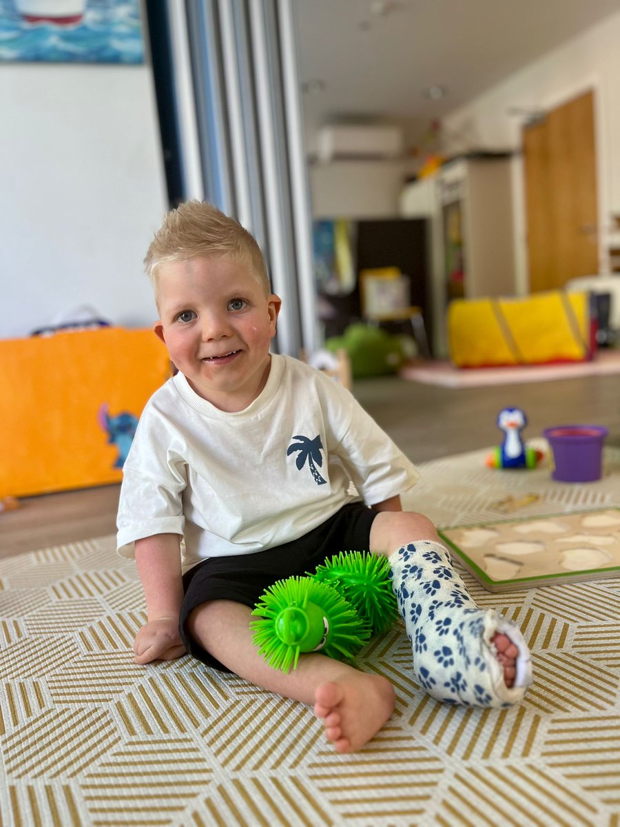 Reasons to smile on a Monday morning! ✨

😁 Smiling is contagious
😁 Smiling releases endorphins
😁 It takes 17 muscles to smile, vs. 43 muscles to frown

Wishing you all a wonderful week, from Freddie and the rest of the Derian House crew 💚