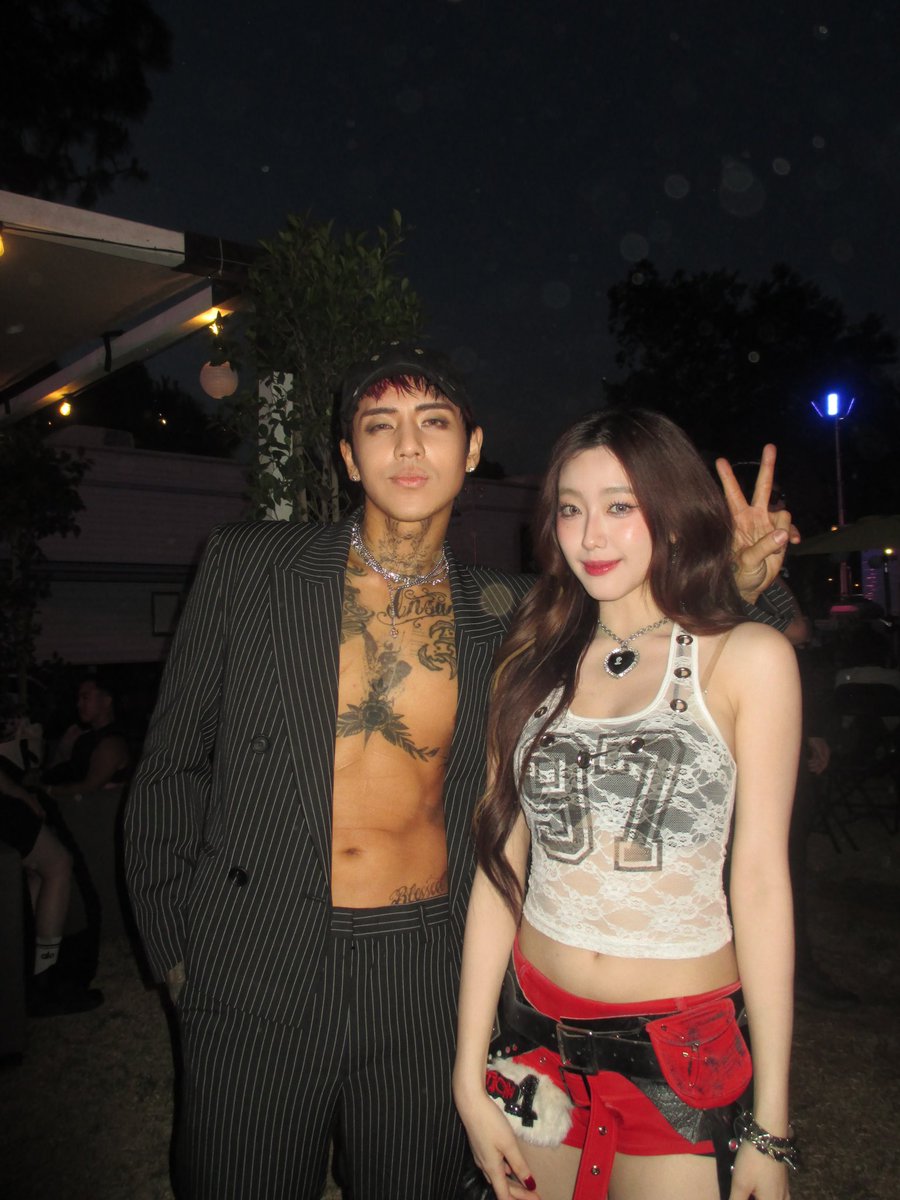 aheyekrn's tweet image. หนูดีใจมาก หนูได้บอกเค้าแล้วว่าชอบเพลง ชอบงานอาร์ต especially งานMV ของเค้ามาก  ๆ 🥹🫠 You inspire me คับ #HITCLA2025 #HITCLA2025x4EVE #Aheye4EVE