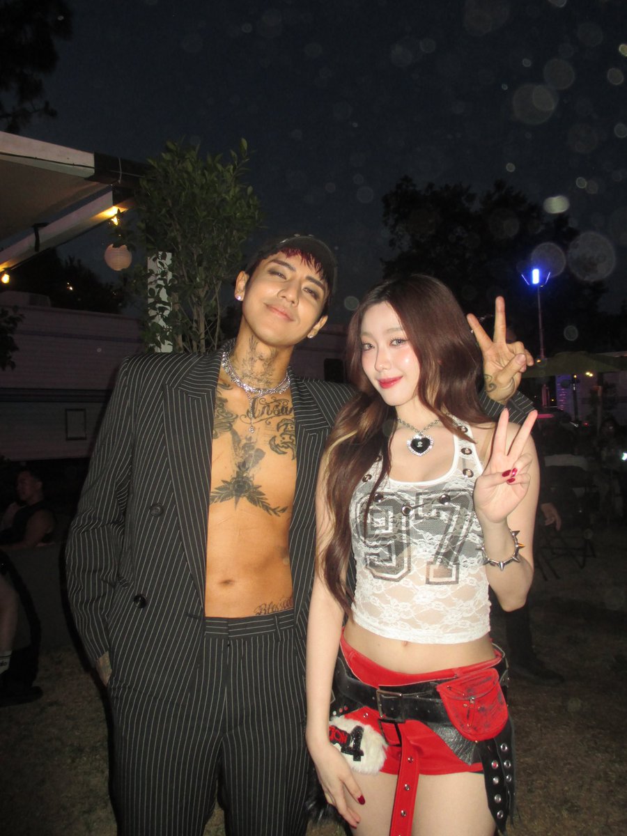 aheyekrn's tweet image. หนูดีใจมาก หนูได้บอกเค้าแล้วว่าชอบเพลง ชอบงานอาร์ต especially งานMV ของเค้ามาก  ๆ 🥹🫠 You inspire me คับ #HITCLA2025 #HITCLA2025x4EVE #Aheye4EVE