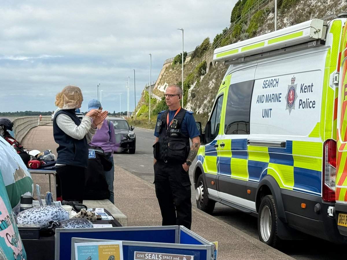 KentPoliceRural's tweet image. Kent Police Rural Team supported a multi agency event at Ramsgate explaining the importance of respecting marine mammals and seabirds that reside on Kent's amazing coastline and explaining the legislation that protects them. DR