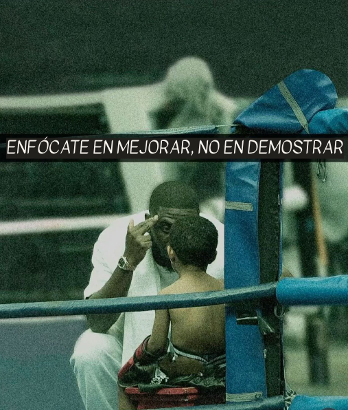 15 reglas que te volverán un hombre peligroso.

No por ser violento.

Sino por ser imposible de ignorar:

1. Habla más lento.