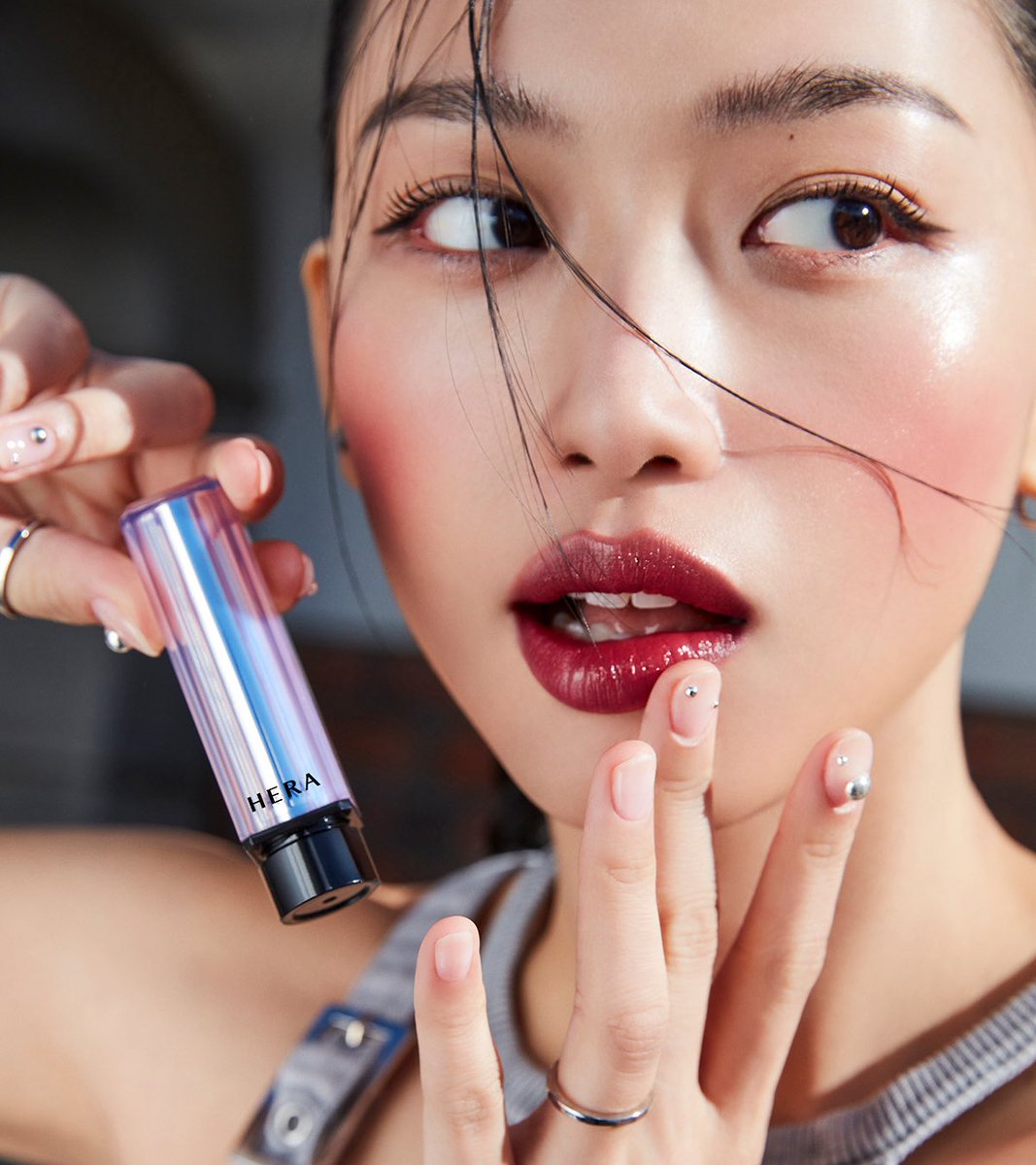 【 PRESENT CAMPAIGN 】
彩りと光を自在に纏い、私らしさを大胆に引き出す
センシュアル ティンティッド シャイン スティック
3色セットを3名様にプレゼント！

▼応募方法
①<a href="/herabeauty_jp/">HERA</a> をフォロー
②本投稿をリポスト
∟応募期限：6/8(日)23:59まで