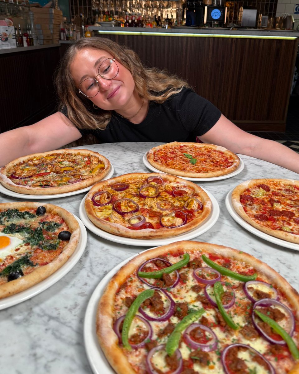PizzaExpress's tweet image. All the feels when pizza is £1 🤭🍕✨🌶️🧀😚🤌🏼
From today - 26th June, if you buy a Classic or Leggera pizza you can get another for just £1! That's a pretty tasty deal if you ask us 😉.
Available via dine in. GF & vegan options included. Full T&Cs: pizzaexpress.com/terms-and-cond….
