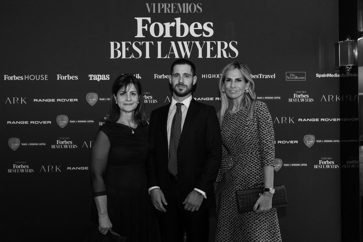Todojuristas.com (@todojuristas) on Twitter photo Fue un placer asistir a la VI edición de los Premios Best Lawyers <a href="/Forbes_es/">Forbes_es</a>
todojuristas.com/blog/todojuris…
En la fotografía Carmina de Pablo, directora de RRII del <a href="/CEG_Garrigues/">Centro de Estudios Garrigues</a> Andrés Ruiz, director de Todojuristas y Vanessa Izquierdo, directora general de <a href="/sagardoyschool/">Sagardoy Business & Law School</a> Fue un placer asistir a la VI edición de los Premios Best Lawyers <a href="/Forbes_es/">Forbes_es</a>
todojuristas.com/blog/todojuris…
En la fotografía Carmina de Pablo, directora de RRII del <a href="/CEG_Garrigues/">Centro de Estudios Garrigues</a> Andrés Ruiz, director de Todojuristas y Vanessa Izquierdo, directora general de <a href="/sagardoyschool/">Sagardoy Business & Law School</a>