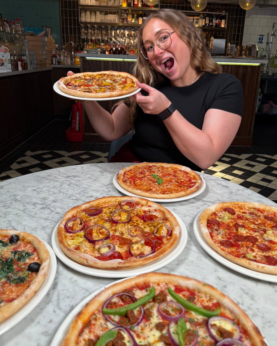 PizzaExpress's tweet image. All the feels when pizza is £1 🤭🍕✨🌶️🧀😚🤌🏼
From today - 26th June, if you buy a Classic or Leggera pizza you can get another for just £1! That's a pretty tasty deal if you ask us 😉.
Available via dine in. GF & vegan options included. Full T&Cs: pizzaexpress.com/terms-and-cond….