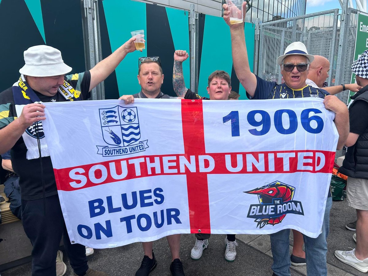 blueroomsufc's tweet image. If anyone has seen this flag please get in touch with me or @PaulyL07 ๐ Thank you ๐