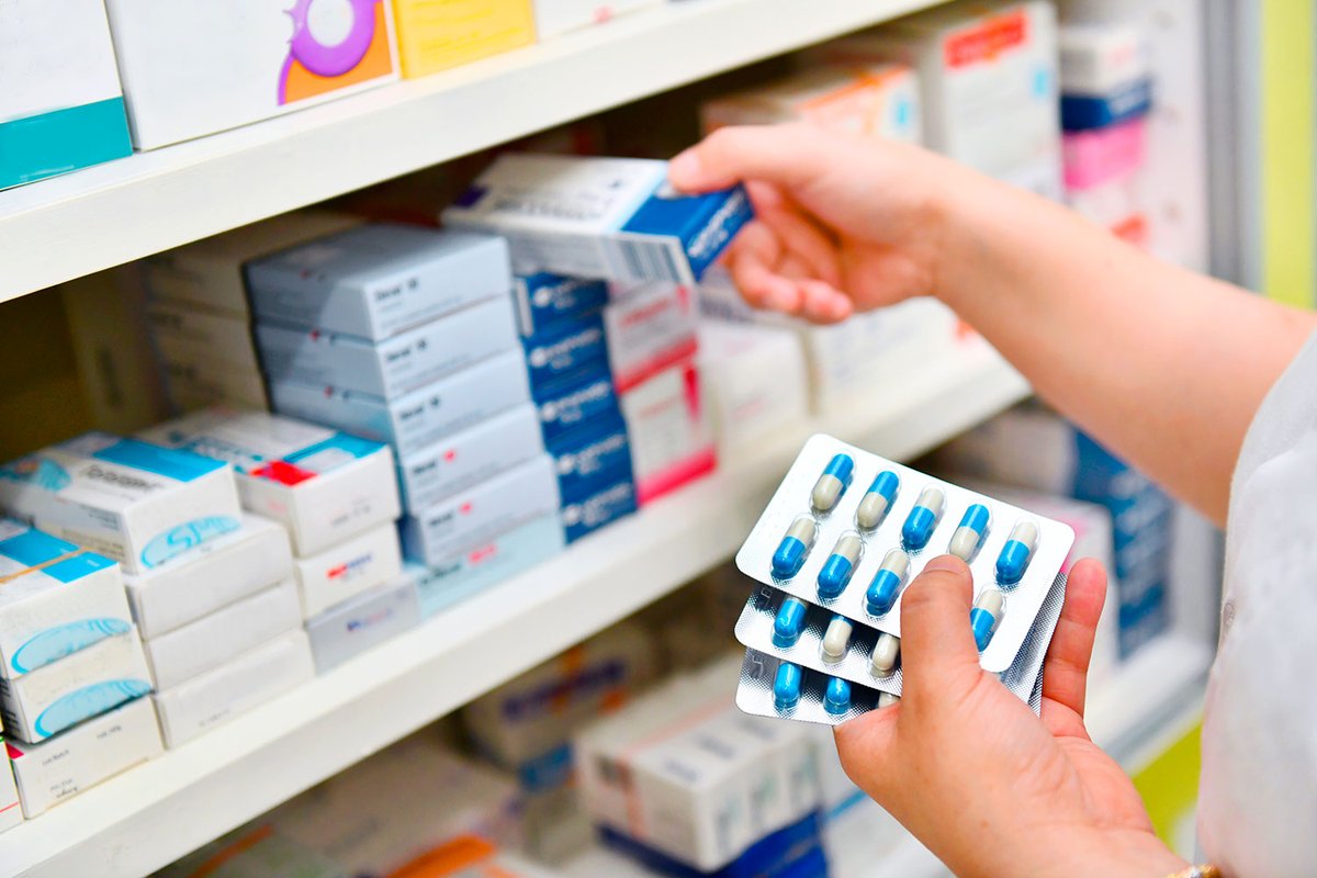 Fernando A. Navarro (@navarrotradmed) on Twitter photo En el 'Laboratorio del lenguaje' de <a href="/diariomedico/">Diario Médico</a>: al pan, pan...
«Antibióticos terminados en '-micina'» 💊
➡️ diariomedico.com/opinion/fernan… En el 'Laboratorio del lenguaje' de <a href="/diariomedico/">Diario Médico</a>: al pan, pan...
«Antibióticos terminados en '-micina'» 💊
➡️ diariomedico.com/opinion/fernan…