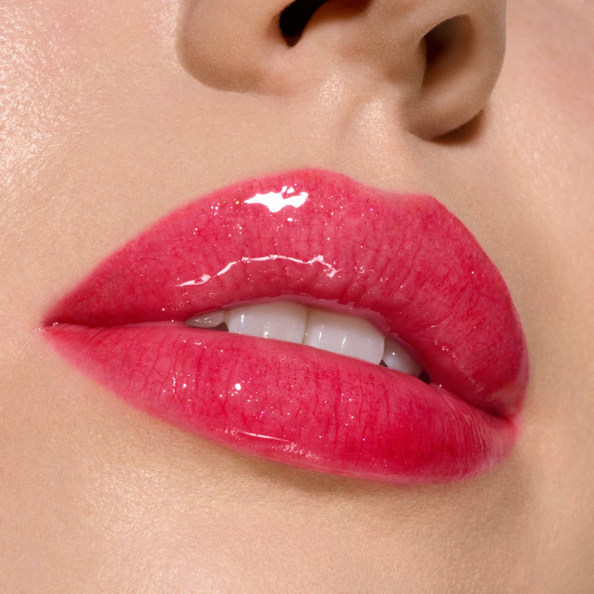 MACCosmeticsTH's tweet image. 🏳️🌈ต้อนรับ #PrideMonth ด้วย VIVA GLAM ลิปกลอสและลิปแมตต์! Lipglass Air เฉดสีใหม่ "KIMmitment" ผลงานร่วมกับคุณ @kimpetras และ M·A·CXIMAL Silky Matte Viva Glam Lipstick 4 เฉดสี โดยรายได้ 100% บริจาคให้องค์กรที่สนับสนุนความเท่าเทียมทั่วโลก🖤🌈
(฿1,050)
#MACPRIDE #PrideForAll2025