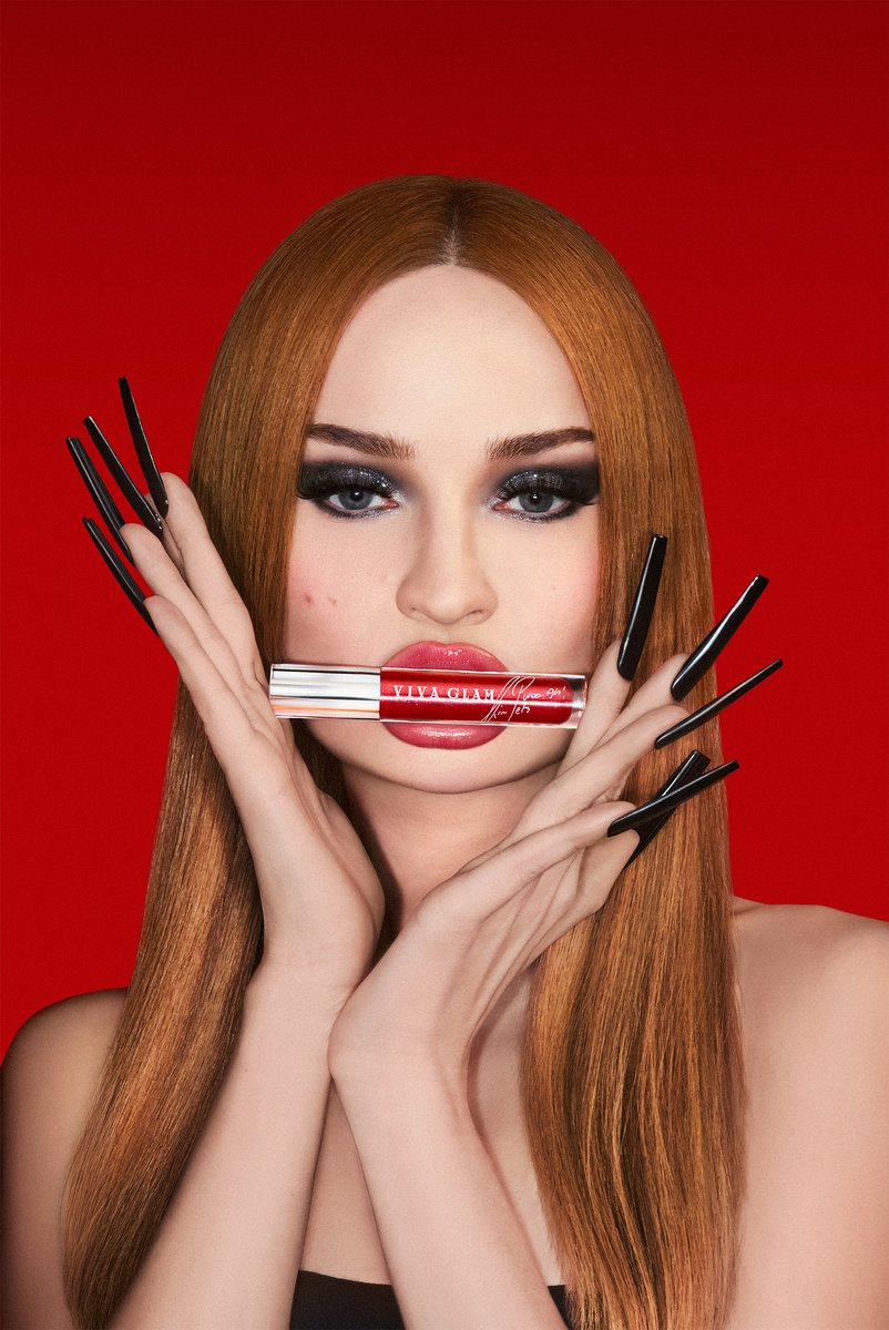 MACCosmeticsTH's tweet image. 🏳️🌈ต้อนรับ #PrideMonth ด้วย VIVA GLAM ลิปกลอสและลิปแมตต์! Lipglass Air เฉดสีใหม่ "KIMmitment" ผลงานร่วมกับคุณ @kimpetras และ M·A·CXIMAL Silky Matte Viva Glam Lipstick 4 เฉดสี โดยรายได้ 100% บริจาคให้องค์กรที่สนับสนุนความเท่าเทียมทั่วโลก🖤🌈
(฿1,050)
#MACPRIDE #PrideForAll2025