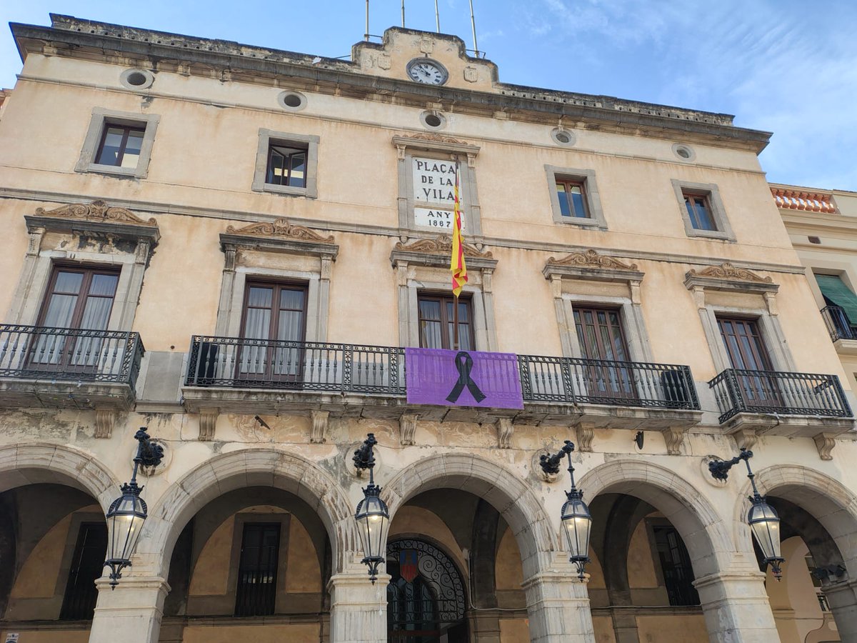 Vilanova i la Geltrú (@ajuntamentvng) on Twitter photo ⚫️L'Ajuntament de #vng condemna un nou crim de #violenciavicària. Una menor de 13 anys va ser assassinada aquest cap de setmana a Biscaia
🟪Pengem el domàs lila amb crespó negre en senyal de dol i rebuig per aquest nou crim
<a href="/gisela_vargas/">Gisela Vargas</a> ⚫️L'Ajuntament de #vng condemna un nou crim de #violenciavicària. Una menor de 13 anys va ser assassinada aquest cap de setmana a Biscaia
🟪Pengem el domàs lila amb crespó negre en senyal de dol i rebuig per aquest nou crim
<a href="/gisela_vargas/">Gisela Vargas</a>