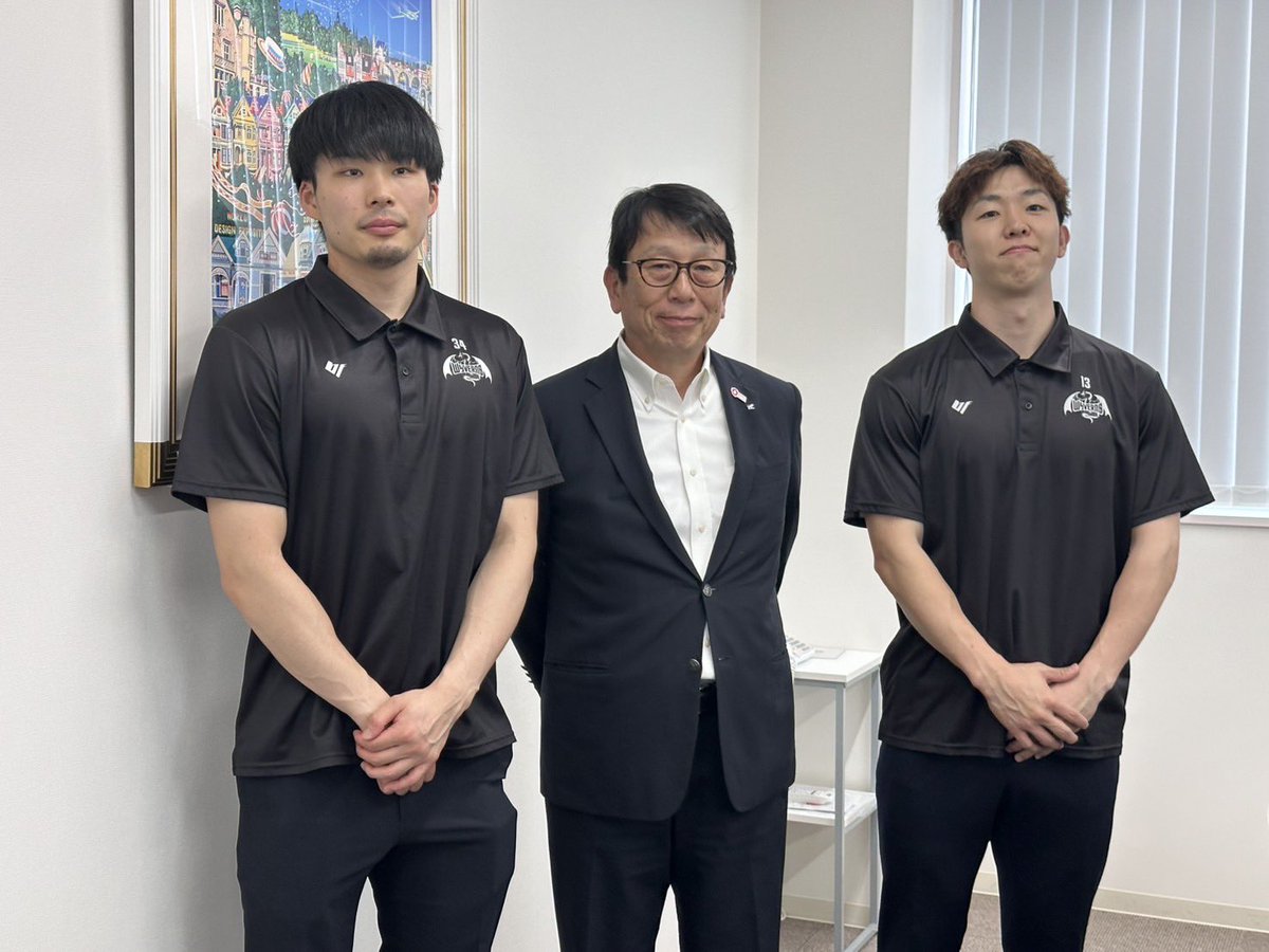 ◤ 御礼 ◢

2024-25シーズン
オフィシャルスポンサー

■ シヤチハタエンジニアリング株式会社 様

＃阿部龍星 選手、＃工藤貴哉 選手がシーズン終了のご報告と御礼のご挨拶に伺いました。

シヤチハタエンジニアリング 様にはユニフォームの短パンに掲出いただきました。