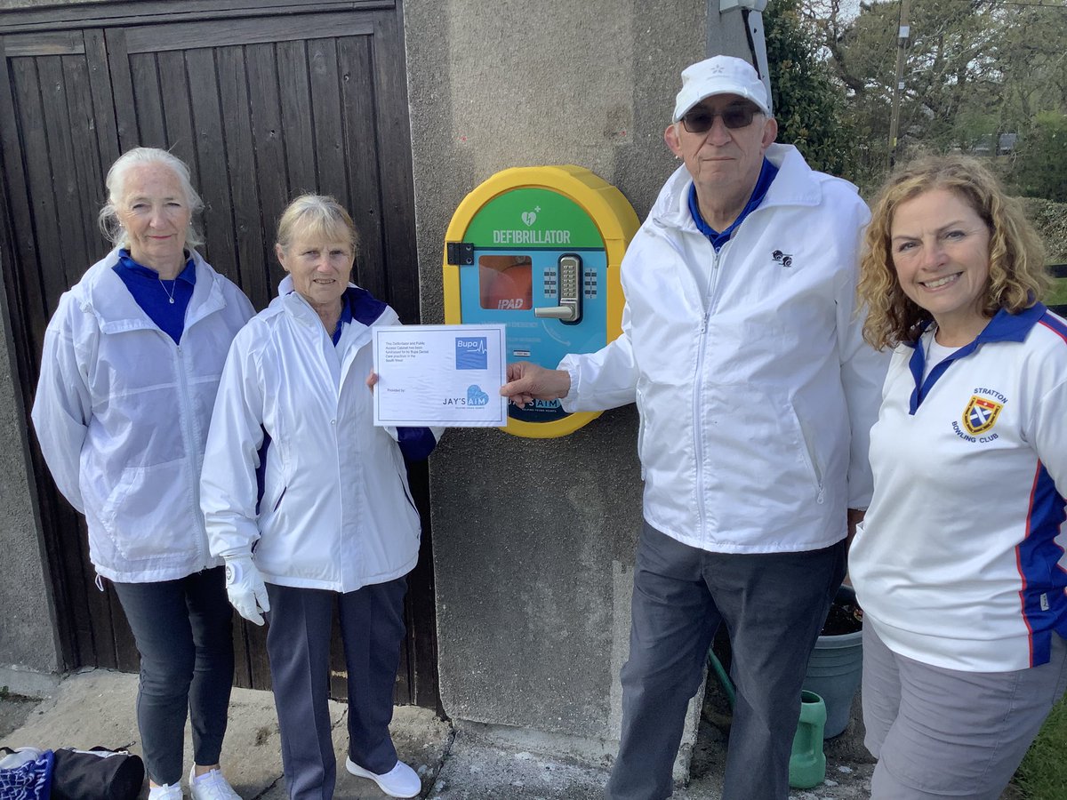 Jays_AIM's tweet photo. Defib no 251:  Stratton Bowling Club

This publicly available defib was provided thanks to the fundraising that Bupa Dental Care SW Practices did for Jay’s Aim a little while ago. 🙌🏼👏🏼

Pictured  (left to right) are: Di Hudson, Ann Maynard, Stephen Smith and Kay Parry.

#jaysaim https://t.co/BHkraPdHFC