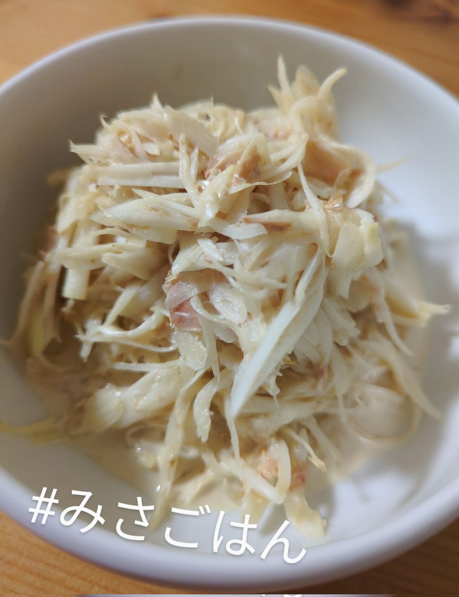 【生らっきょうのマヨポン和え】
らっきょうを薄切りにしてマヨとポン酢と鰹節で和えただけでめちゃくちゃ美味。
今の季節しか食べられないしゅんのご飯。
本日もお疲れ様でした🍻
#みさごはん
#おうちごはん
#料理好きな人とつながりたい
#料理記録 128