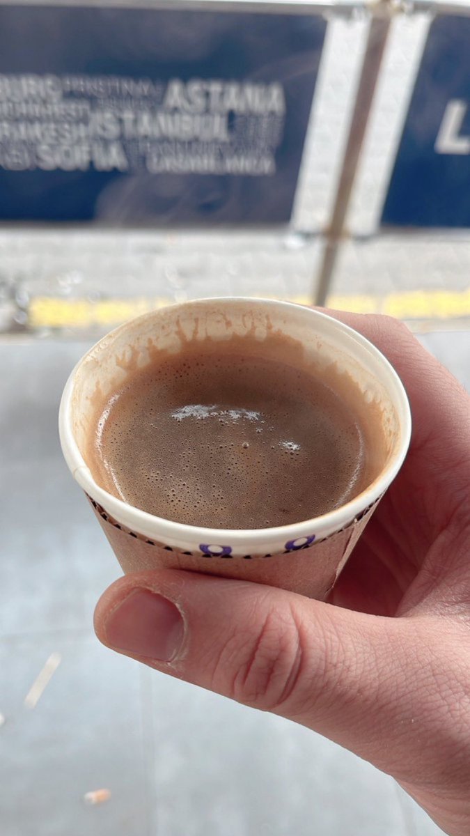 Kahve gibi ol; sade, güçlü ve tutkuyla demlenmiş ..