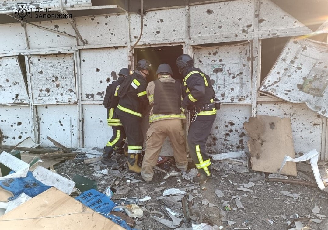 Yesterday, as a result of a guided aerial bomb attack in the village of Ternuvate, Zaporizhzhia District, three women—aged 18, 35, and 56—were killed. The russians struck a roadway near a grocery store where the women were located. The attack destroyed the store building and