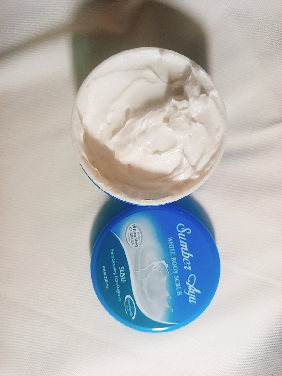 d33d33ra's tweet photo. @QueenTelekungSK Try sumber ayu lulur mandi susu pulak dear 🥰 so far dah pakai seminggu lebih senang putih gebu with this lulur sbb ada bahan whitening yang skin friendly Niacinamide, Lactic Acid, Milk Protein. https://t.co/NRQAuh5E5i https://t.co/XmgugQ1UQK